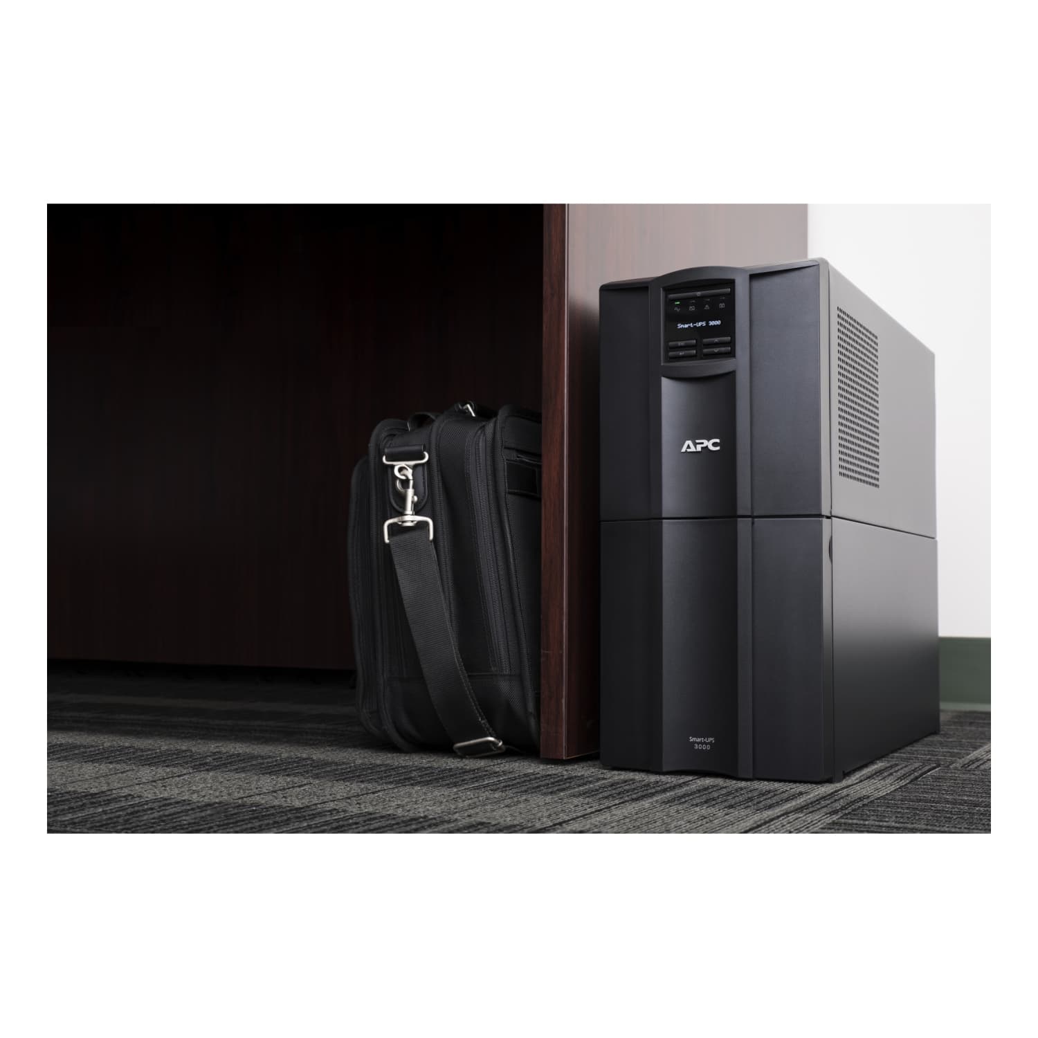 APC Smart-UPS 3000VA LCD 230V with SmartConnect